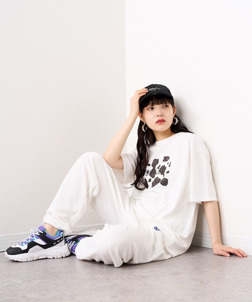 RASVOA（ラスボア）の「ウシ柄スマイル？Ｔシャツ（Tシャツ/カットソー・レディース・ブラック/オフホワイト・FREE）」の5枚目の写真