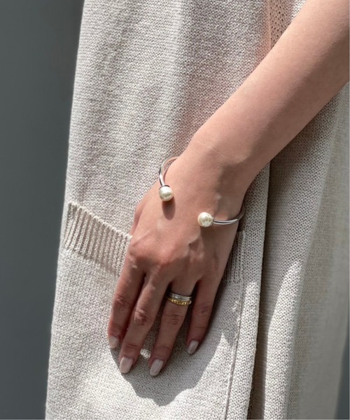 Spick & Span（スピックアンドスパン）の「Spick & Spanパールバングル（バングル/リストバンド・レディース・シルバー/ゴールド・FREE）」の2枚目の写真