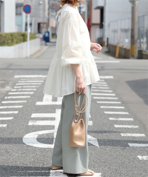 MAISON DE THERESE(メゾン ド テレーズ)の「ふんわりシルエット切替えフレアブラウス(シャツ/ブラウス・レディース・イエロー×グリーン/グレイッシュベージュ/ブラック/ホワイト・M)」の20枚目の写真