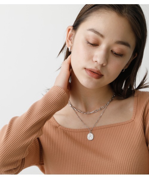 AZUL by moussy（アズールバイマウジー）の「DOUBLE CHAIN COIN NECKLACE / ダブルチェーンコインネックレス（ネックレス・レディース・ゴールド系その他/シルバー・FREE）」の4枚目の写真