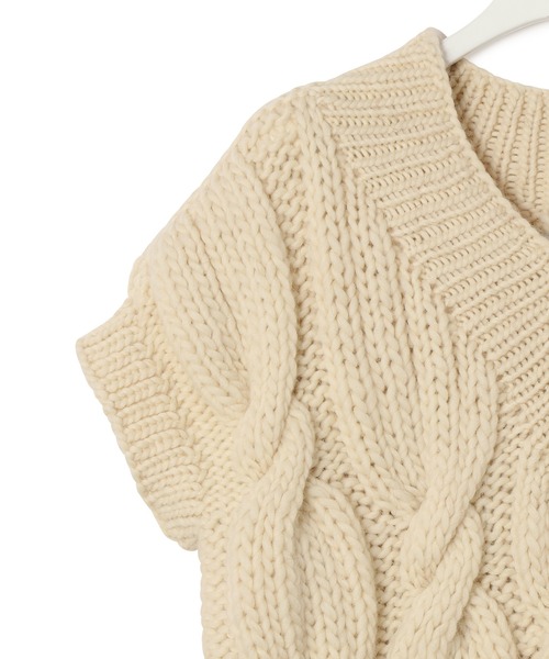 ADAM ET ROPE'(アダムエロペ)の「【MIRSTORES】V-NECK VEST(ベスト・レディース・ブラック/オフホワイト・S)」の8枚目の写真