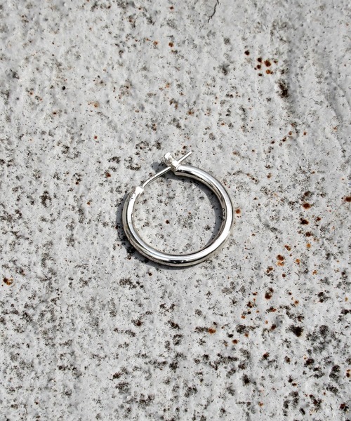 THE MILES（ザ マイルズ）の「GODSIZE ゴッドサイズ THIN HOOP raised by wolves [LARGE]  シンフープピアス レイズド バイ ウルヴス L 片耳用（ピアス（片耳用）・メンズ・シルバー・FREE）」の12枚目の写真
