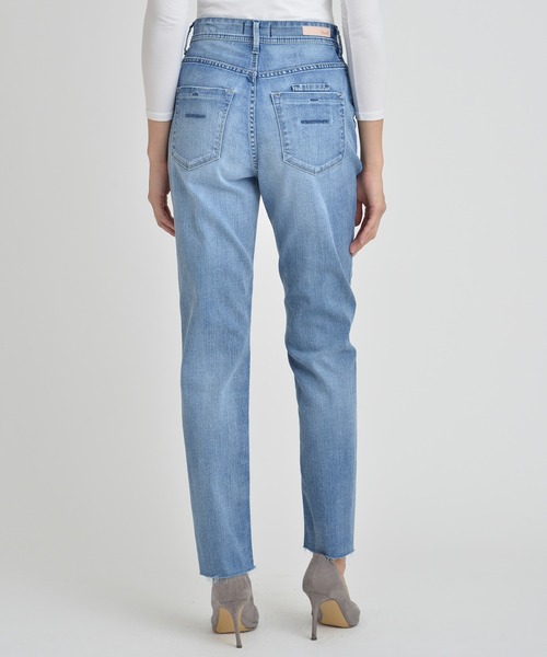 YANUK（ヤヌーク）の「【YANUK/ヤヌーク】ハイウエスト スリムテーパード デニムパンツ RUTH (ルース)（デニムパンツ・レディース・サックスブルー・22inch/21inch/23inch/26inch/27inch/24inch/25inch）」の3枚目の写真