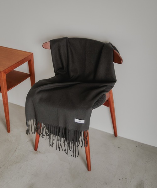 nowm(ノウム)の「【nowm】LONG MUFFLER / 大判マフラー(マフラー・メンズ・ブラック系その他/ブラウン系その他/グレイッシュベージュ・FREE)」の2枚目の写真