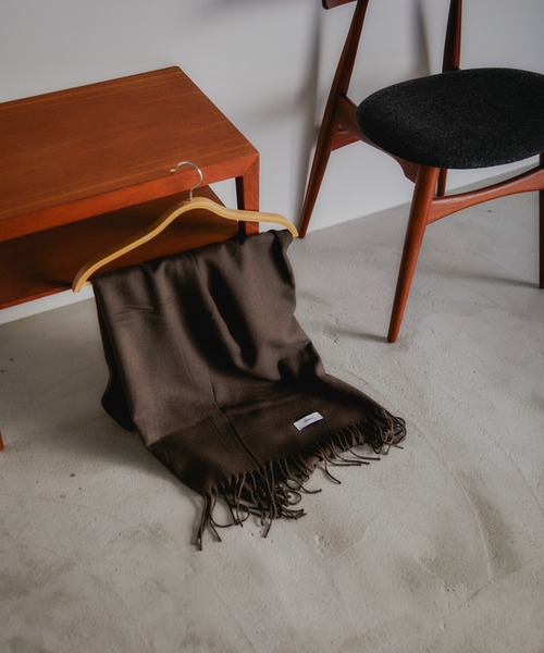 nowm(ノウム)の「【nowm】LONG MUFFLER / 大判マフラー(マフラー・メンズ・ブラック系その他/ブラウン系その他/グレイッシュベージュ・FREE)」の9枚目の写真