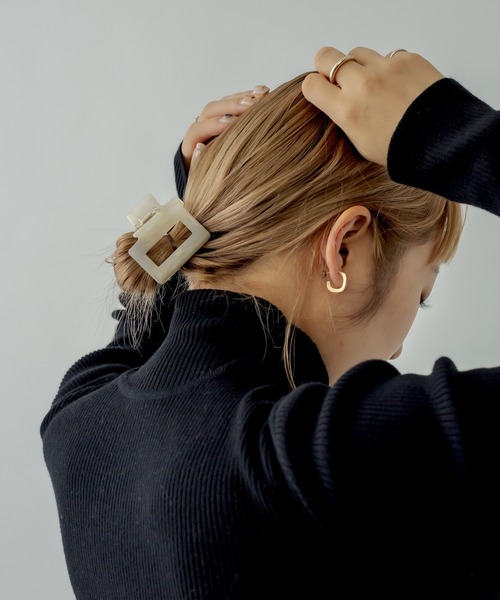 mystic(ミスティック)の「マーブルヘアクリップ(バレッタ/ヘアクリップ・レディース・オフホワイト/ブルー・ONE SIZE)」の1枚目の写真