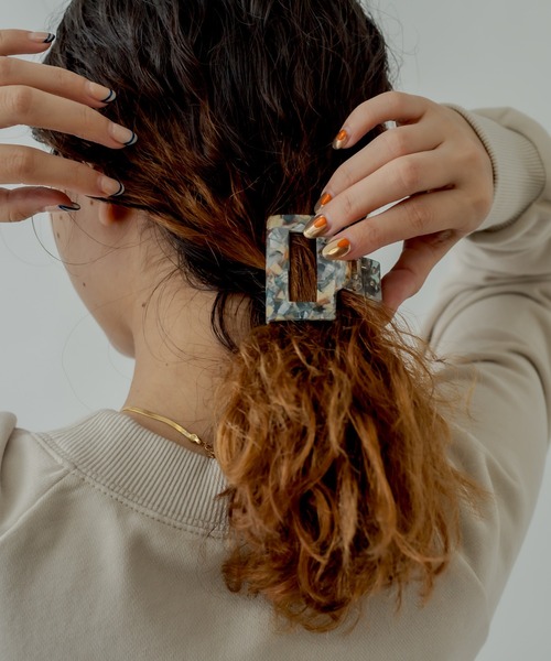 mystic(ミスティック)の「マーブルヘアクリップ(バレッタ/ヘアクリップ・レディース・オフホワイト/ブルー・ONE SIZE)」の2枚目の写真