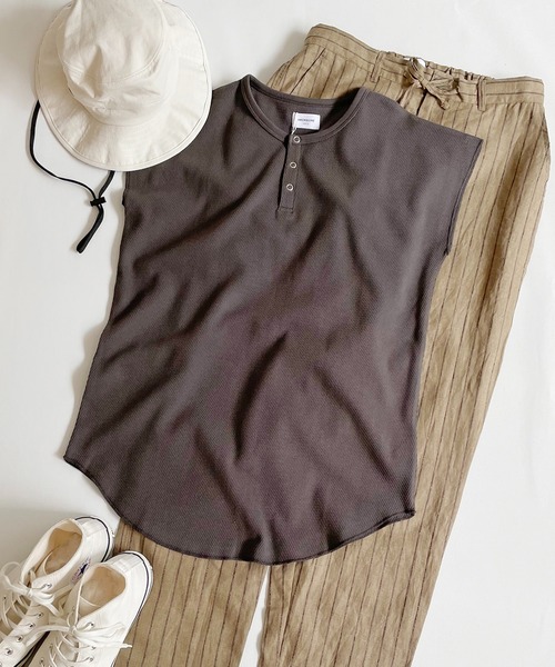 ARCH & LINE(アーチアンドライン)の「オーガニックコットン ワッフルノースリーブTシャツ OG HONEYCOMB TANKTOP(Tシャツ/カットソー・レディース・チャコールグレー/オフホワイト/ライム/ラベンダー・1/2)」の2枚目の写真