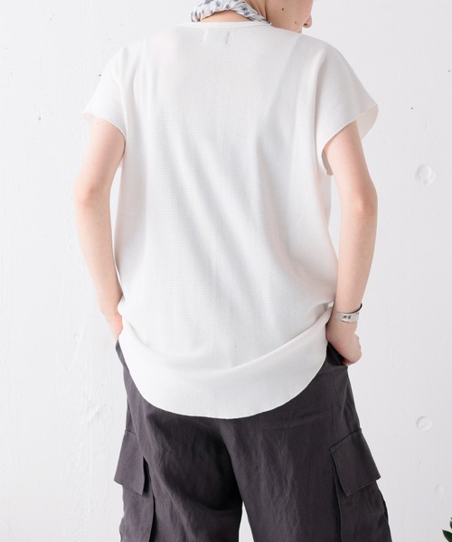 ARCH & LINE(アーチアンドライン)の「オーガニックコットン ワッフルノースリーブTシャツ OG HONEYCOMB TANKTOP(Tシャツ/カットソー・レディース・チャコールグレー/オフホワイト/ライム/ラベンダー・1/2)」の7枚目の写真