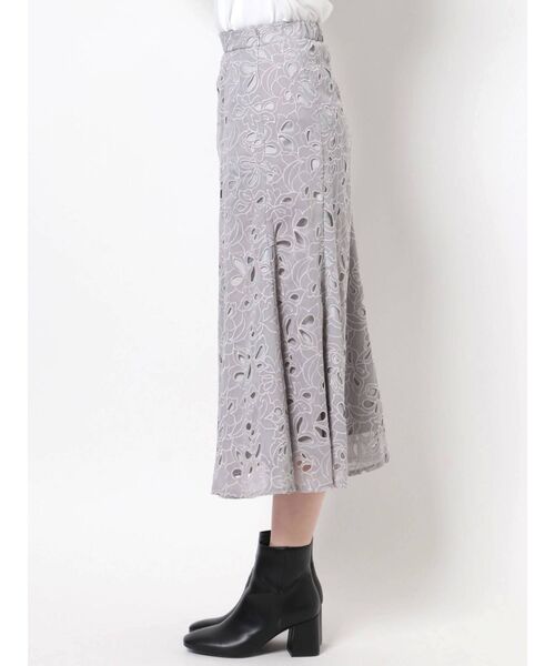 MERCURYDUO（マーキュリーデュオ）の「カットワーク刺繍フレアロングスカート（スカート・レディース・ライトグレー/ブラウン・SMALL/MEDIUM）」の12枚目の写真