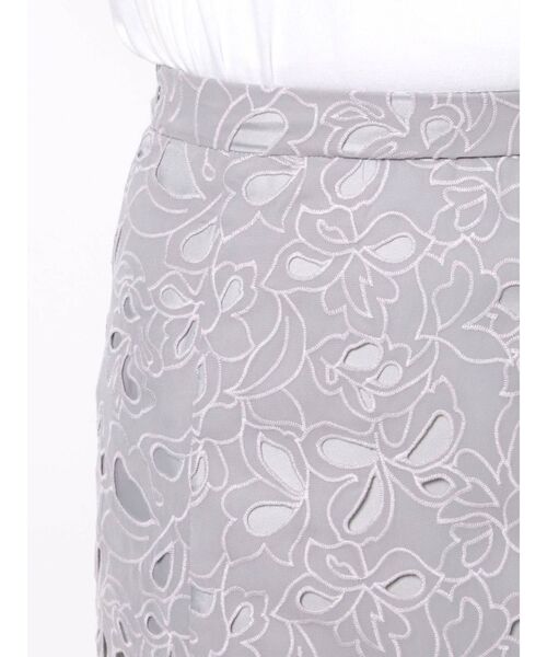 MERCURYDUO（マーキュリーデュオ）の「カットワーク刺繍フレアロングスカート（スカート・レディース・ライトグレー/ブラウン・SMALL/MEDIUM）」の10枚目の写真