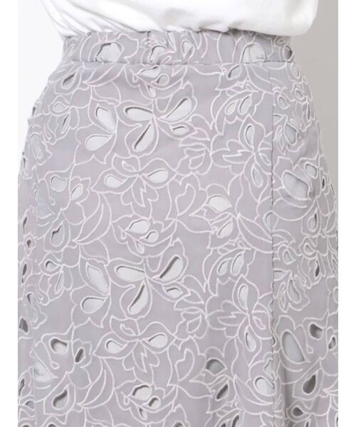 MERCURYDUO（マーキュリーデュオ）の「カットワーク刺繍フレアロングスカート（スカート・レディース・ライトグレー/ブラウン・SMALL/MEDIUM）」の9枚目の写真