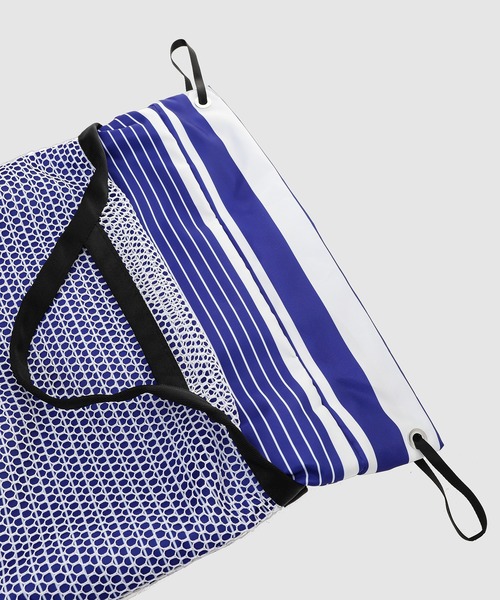 NOMA t.d.(ノーマティーディー)の「Summer Bag - Large(ショルダーバッグ・メンズ・ブラック/レッド/ブルー・FREE)」の5枚目の写真