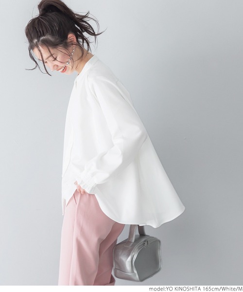 coca(coca)(コカ)の「バックギャザーAラインブラウス(シャツ/ブラウス・レディース・ホワイト/ネイビー・M/L)」の6枚目の写真