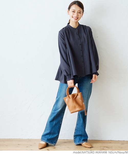 coca(coca)(コカ)の「バックギャザーAラインブラウス(シャツ/ブラウス・レディース・ホワイト/ネイビー・M/L)」の9枚目の写真