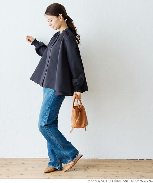 coca(coca)(コカ)の「バックギャザーAラインブラウス(シャツ/ブラウス・レディース・ホワイト/ネイビー・M/L)」の13枚目の写真