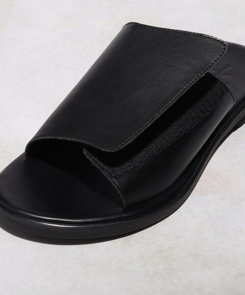 tk.TAKEO KIKUCHI（ティーケータケオキクチ）の「◆【WEB限定】FLワンベルトサンダル（サンダル・メンズ・ホワイト/ブラック・65/75）」の15枚目の写真