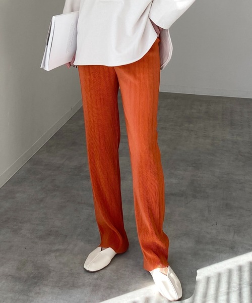 She's Closet（シーズクローゼット）の「【セルフカット対応】細身ストレートカラーロングプリーツパンツ（その他パンツ・レディース・ブラック/オレンジ/グリーン/グリーン系その他/アイボリー/パープル/ブルー/スモークピンク/マスタード/テラコッタ/ダークグリーン/ピンク/ブルーグレー/グレイッシュベージュ/レッド/ネイビー・FREE）」の16枚目の写真