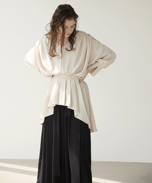 MIELI INVARIANT（ミエリインヴァリアント）の「Back Tail Drape Blouse（シャツ/ブラウス・レディース・ホワイト系その他/ブラック・FREE）」の2枚目の写真