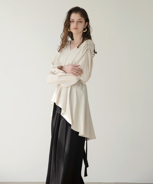 MIELI INVARIANT（ミエリインヴァリアント）の「Back Tail Drape Blouse（シャツ/ブラウス・レディース・ホワイト系その他/ブラック・FREE）」の4枚目の写真