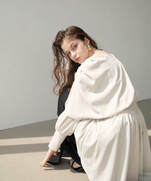 MIELI INVARIANT（ミエリインヴァリアント）の「Back Tail Drape Blouse（シャツ/ブラウス・レディース・ホワイト系その他/ブラック・FREE）」の5枚目の写真