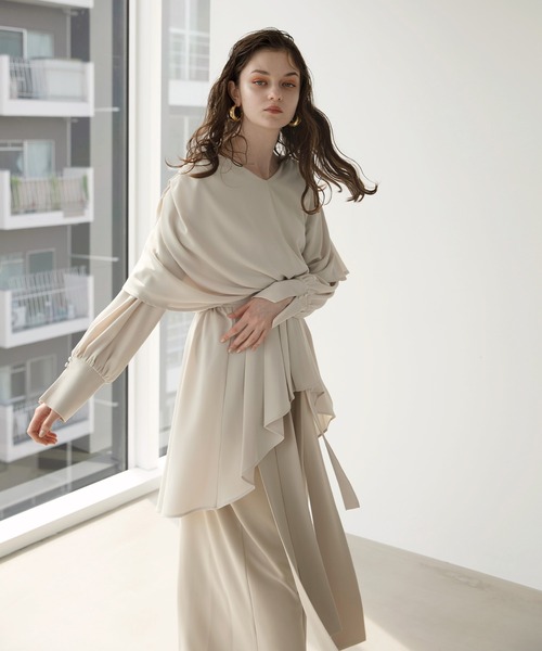 MIELI INVARIANT（ミエリインヴァリアント）の「Back Tail Drape Blouse（シャツ/ブラウス・レディース・ホワイト系その他/ブラック・FREE）」の9枚目の写真