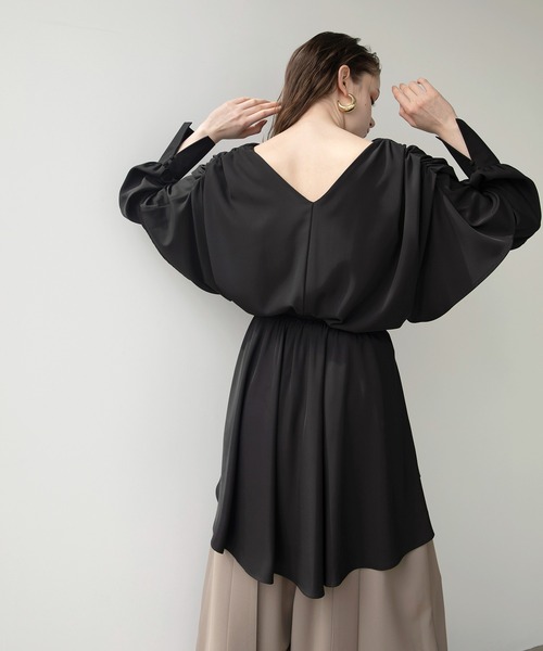 MIELI INVARIANT（ミエリインヴァリアント）の「Back Tail Drape Blouse（シャツ/ブラウス・レディース・ホワイト系その他/ブラック・FREE）」の18枚目の写真