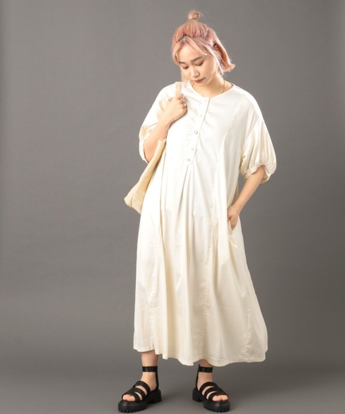 AVIREX(アヴィレックス)の「【直営店限定】VOLUME SLEEVE TENCEL ONEPIECE/ ボリュームスリーブテンセルワンピース(ワンピース・レディース・ブラック/アイボリー・FREE)」の1枚目の写真