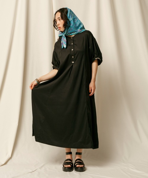 AVIREX(アヴィレックス)の「【直営店限定】VOLUME SLEEVE TENCEL ONEPIECE/ ボリュームスリーブテンセルワンピース(ワンピース・レディース・ブラック/アイボリー・FREE)」の2枚目の写真