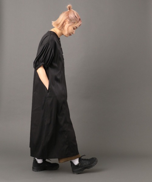 AVIREX(アヴィレックス)の「【直営店限定】VOLUME SLEEVE TENCEL ONEPIECE/ ボリュームスリーブテンセルワンピース(ワンピース・レディース・ブラック/アイボリー・FREE)」の3枚目の写真