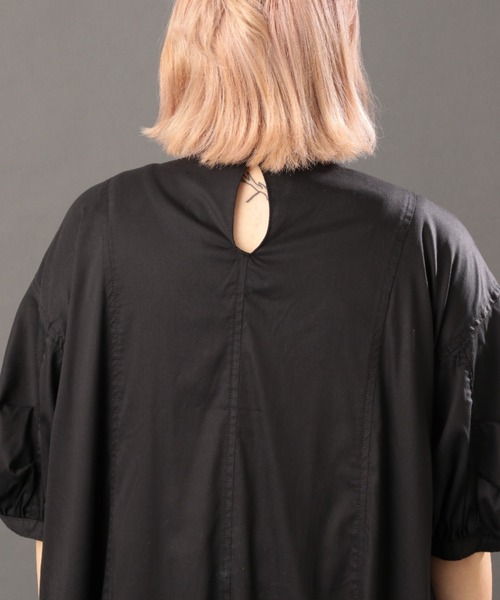 AVIREX(アヴィレックス)の「【直営店限定】VOLUME SLEEVE TENCEL ONEPIECE/ ボリュームスリーブテンセルワンピース(ワンピース・レディース・ブラック/アイボリー・FREE)」の13枚目の写真