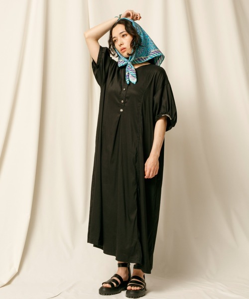 AVIREX(アヴィレックス)の「【直営店限定】VOLUME SLEEVE TENCEL ONEPIECE/ ボリュームスリーブテンセルワンピース(ワンピース・レディース・ブラック/アイボリー・FREE)」の16枚目の写真