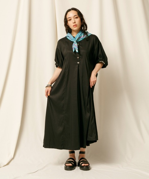 AVIREX(アヴィレックス)の「【直営店限定】VOLUME SLEEVE TENCEL ONEPIECE/ ボリュームスリーブテンセルワンピース(ワンピース・レディース・ブラック/アイボリー・FREE)」の17枚目の写真