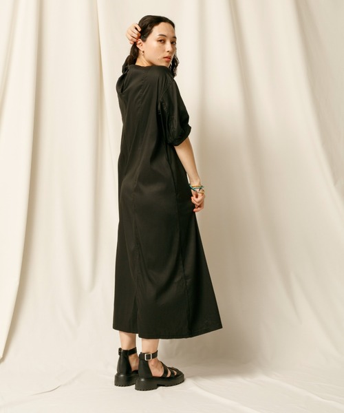 AVIREX(アヴィレックス)の「【直営店限定】VOLUME SLEEVE TENCEL ONEPIECE/ ボリュームスリーブテンセルワンピース(ワンピース・レディース・ブラック/アイボリー・FREE)」の19枚目の写真