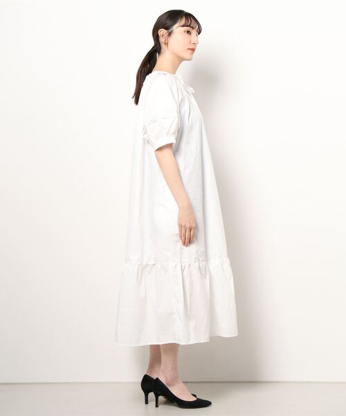 toucher du brise(トゥシェドブリーズ)の「ボリュームスリーブ リラクシー ワンピース(ワンピース・レディース・ブルー/オフホワイト/ブラック・M)」の12枚目の写真