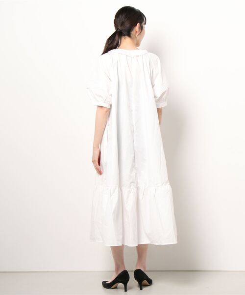 toucher du brise(トゥシェドブリーズ)の「ボリュームスリーブ リラクシー ワンピース(ワンピース・レディース・ブルー/オフホワイト/ブラック・M)」の14枚目の写真