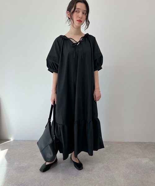 toucher du brise(トゥシェドブリーズ)の「ボリュームスリーブ リラクシー ワンピース(ワンピース・レディース・ブルー/オフホワイト/ブラック・M)」の11枚目の写真