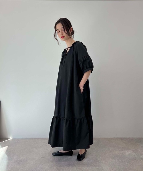 toucher du brise(トゥシェドブリーズ)の「ボリュームスリーブ リラクシー ワンピース(ワンピース・レディース・ブルー/オフホワイト/ブラック・M)」の10枚目の写真