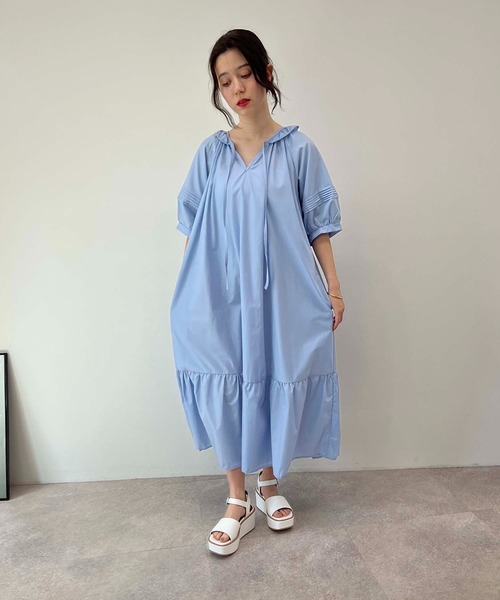 toucher du brise(トゥシェドブリーズ)の「ボリュームスリーブ リラクシー ワンピース(ワンピース・レディース・ブルー/オフホワイト/ブラック・M)」の9枚目の写真