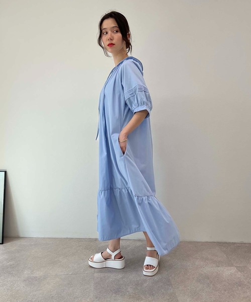 toucher du brise(トゥシェドブリーズ)の「ボリュームスリーブ リラクシー ワンピース(ワンピース・レディース・ブルー/オフホワイト/ブラック・M)」の16枚目の写真