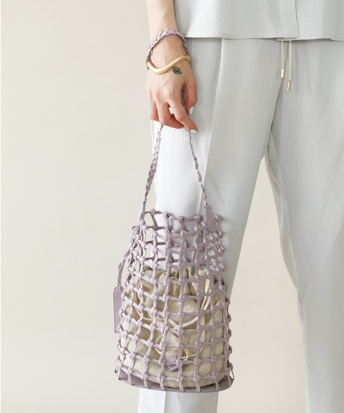 koe（コエ）の「巾着付きメッシュ編みワンショルダー＊（ショルダーバッグ・レディース・ブラック/イエロー/ラベンダー/アイボリー・FREE）」の4枚目の写真