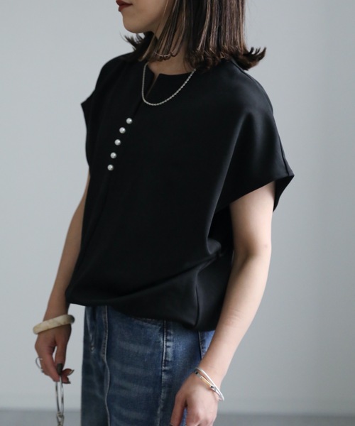 ap retro(アプレトロ)の「パール釦カットソー(Tシャツ/カットソー・レディース・ブラック/グレイッシュベージュ/アイボリー・FREE)」の9枚目の写真