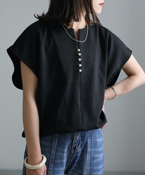 ap retro(アプレトロ)の「パール釦カットソー(Tシャツ/カットソー・レディース・ブラック/グレイッシュベージュ/アイボリー・FREE)」の4枚目の写真