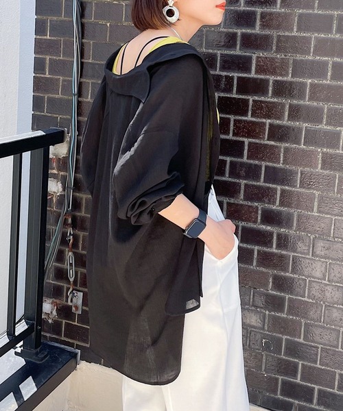 PAGEBOY（ページボーイ）の「楊柳シアーBIGシャツ（シャツ/ブラウス・レディース・ブラック/オフホワイト/ロイヤルブルー/グレイッシュベージュ・FREE）」の17枚目の写真