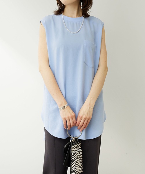 COLLAGE GALLARDAGALANTE（コラージュガリャルダガランテ）の「着心地サラサラ/前後2WAYジョーゼットノースリプルオーバー（シャツ/ブラウス・レディース・ブルー/ホワイト/チャコールグレー・FREE）」の4枚目の写真