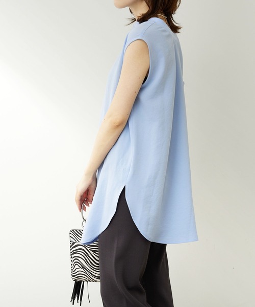 COLLAGE GALLARDAGALANTE（コラージュガリャルダガランテ）の「着心地サラサラ/前後2WAYジョーゼットノースリプルオーバー（シャツ/ブラウス・レディース・ブルー/ホワイト/チャコールグレー・FREE）」の11枚目の写真