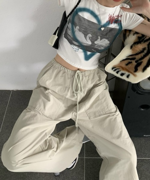 by muni:r(バイ ムニール)の「ストリートハートプリントクロップドTシャツ(Tシャツ/カットソー・レディース・ホワイト/ブルー・FREE)」の8枚目の写真