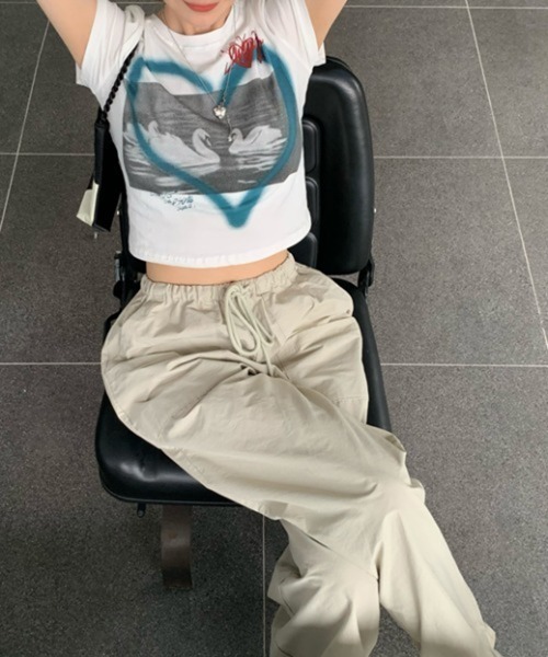 by muni:r(バイ ムニール)の「ストリートハートプリントクロップドTシャツ(Tシャツ/カットソー・レディース・ホワイト/ブルー・FREE)」の9枚目の写真