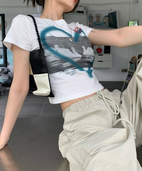 by muni:r(バイ ムニール)の「ストリートハートプリントクロップドTシャツ(Tシャツ/カットソー・レディース・ホワイト/ブルー・FREE)」の11枚目の写真
