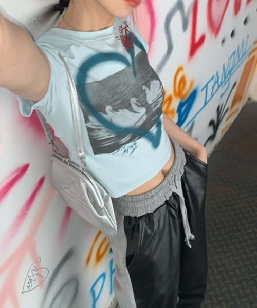 by muni:r(バイ ムニール)の「ストリートハートプリントクロップドTシャツ(Tシャツ/カットソー・レディース・ホワイト/ブルー・FREE)」の14枚目の写真